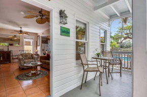 Land Of Love by AvantStay Pets Allowed Shared Pool Great Location Month Long Stays Only